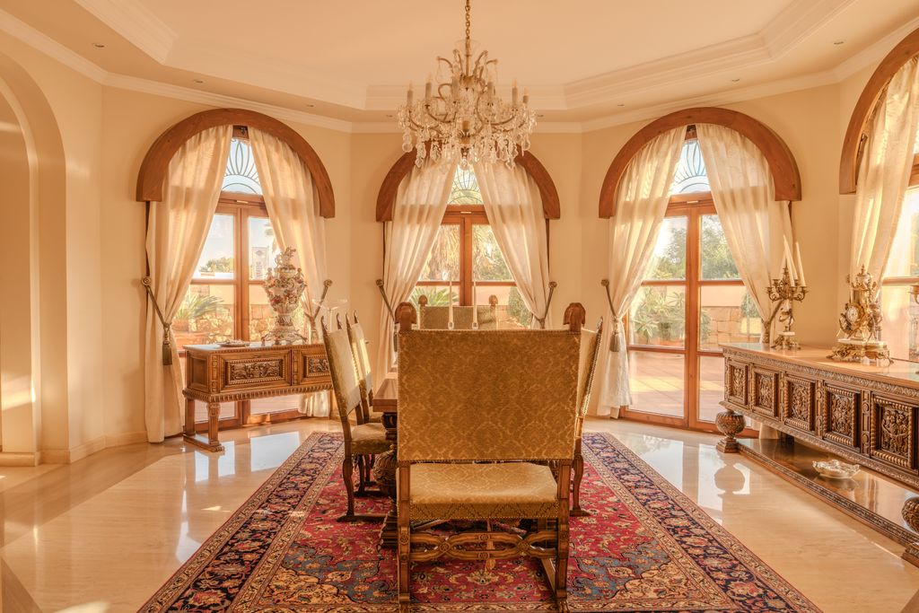 Property photo 3 of 44