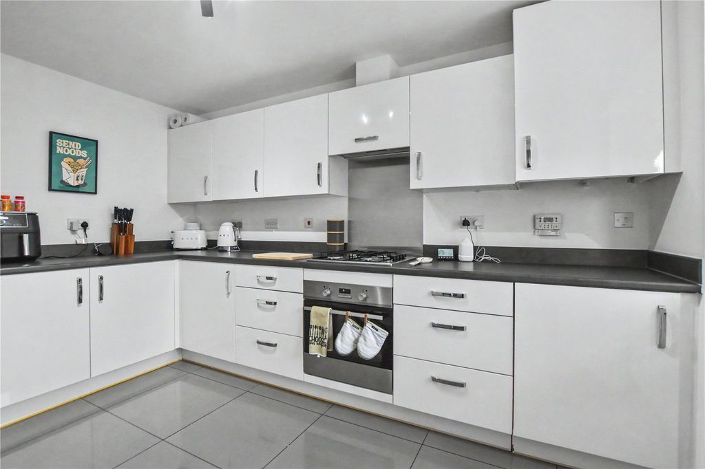 Property photo 3 of 26 Picture No. 27