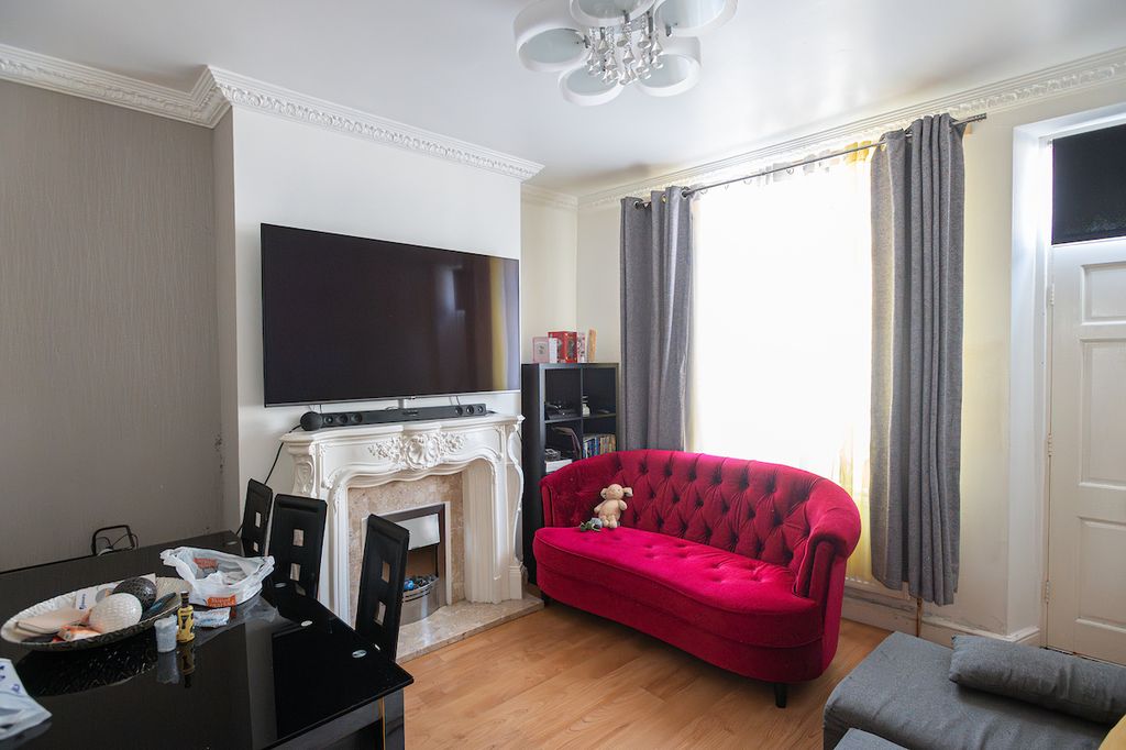 Property photo 3 of 27
