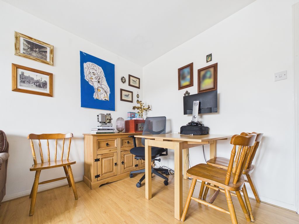 Property photo 2 of 8 Photo 3