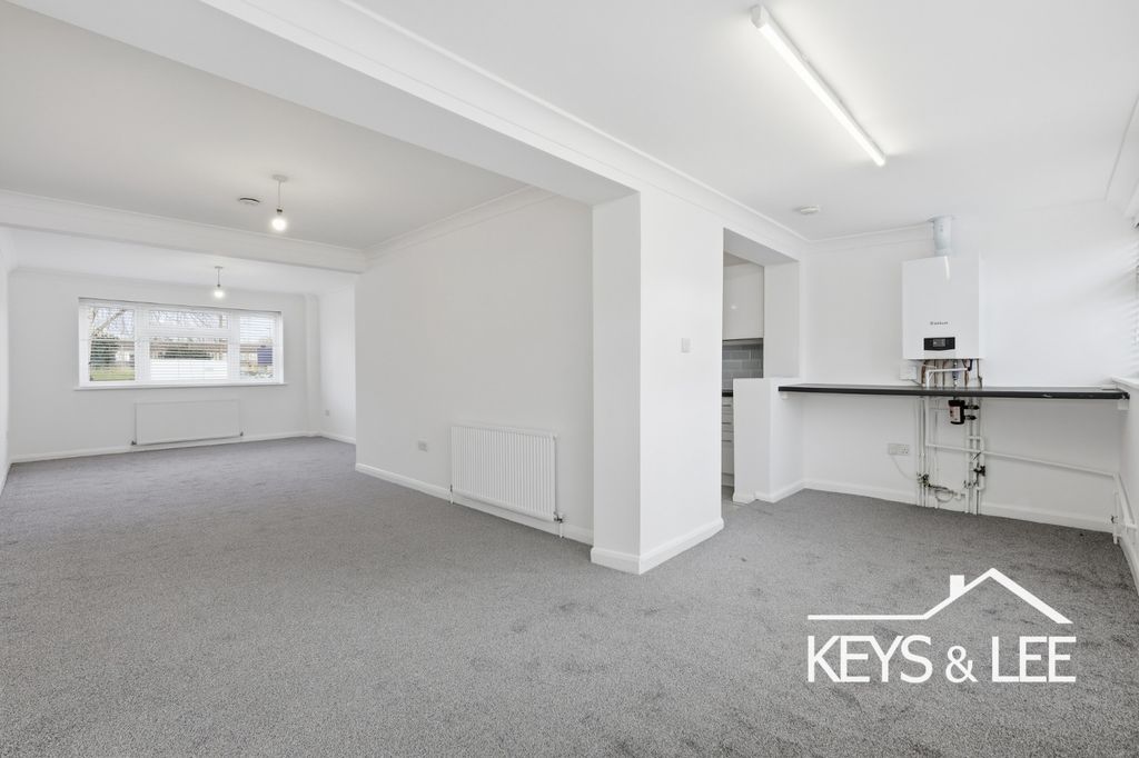 Property photo 3 of 12 4808983