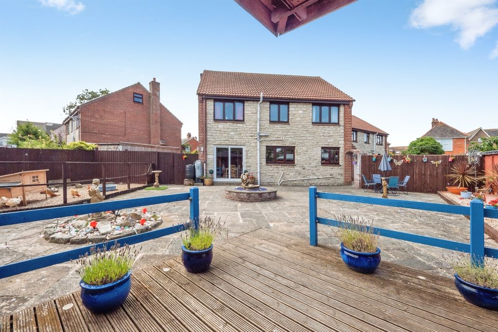 Property photo 2 of 26