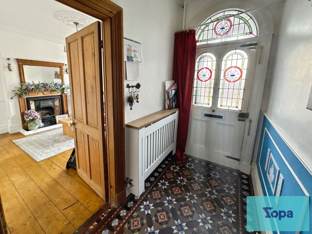 Property photo 1 of 27 Entrance Hall