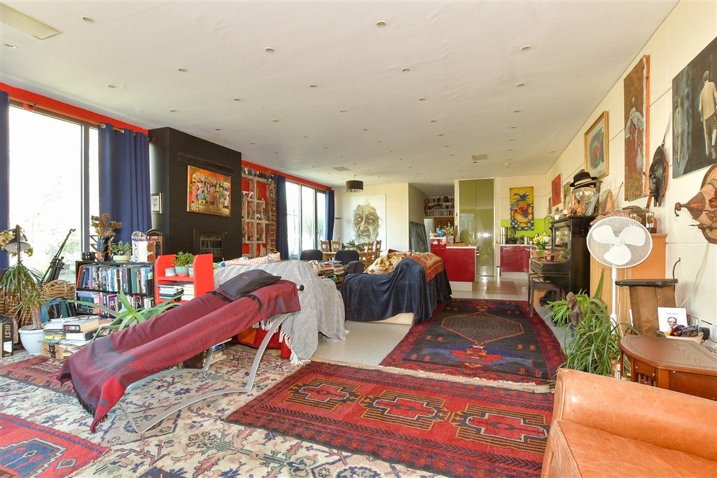 Property photo 3 of 10 Lounge/Kitchen