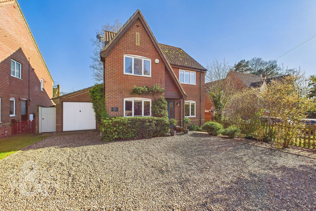 Property photo 2 of 32