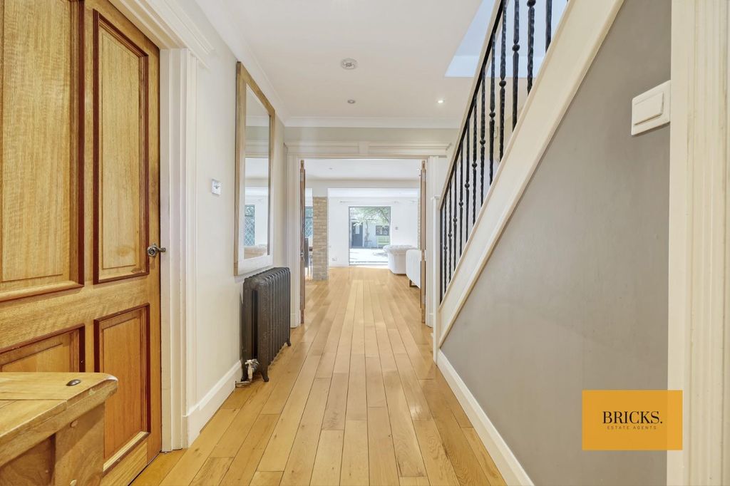 Property photo 2 of 47
