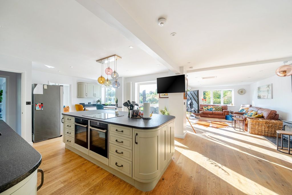 Property photo 3 of 41