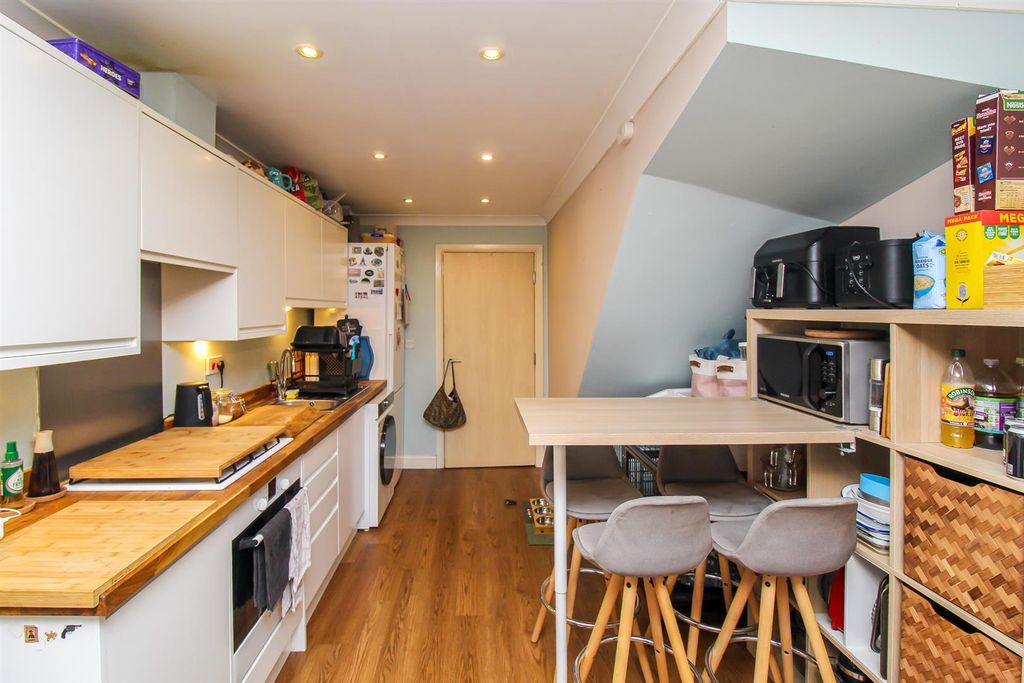 Property photo 3 of 10 Kitchen/Breakfast/Living Room