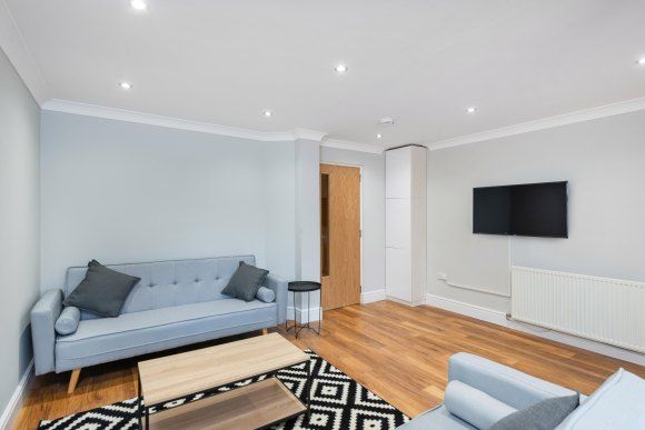 Property photo 3 of 17 Cowden Close 15 Ph5.Jpg