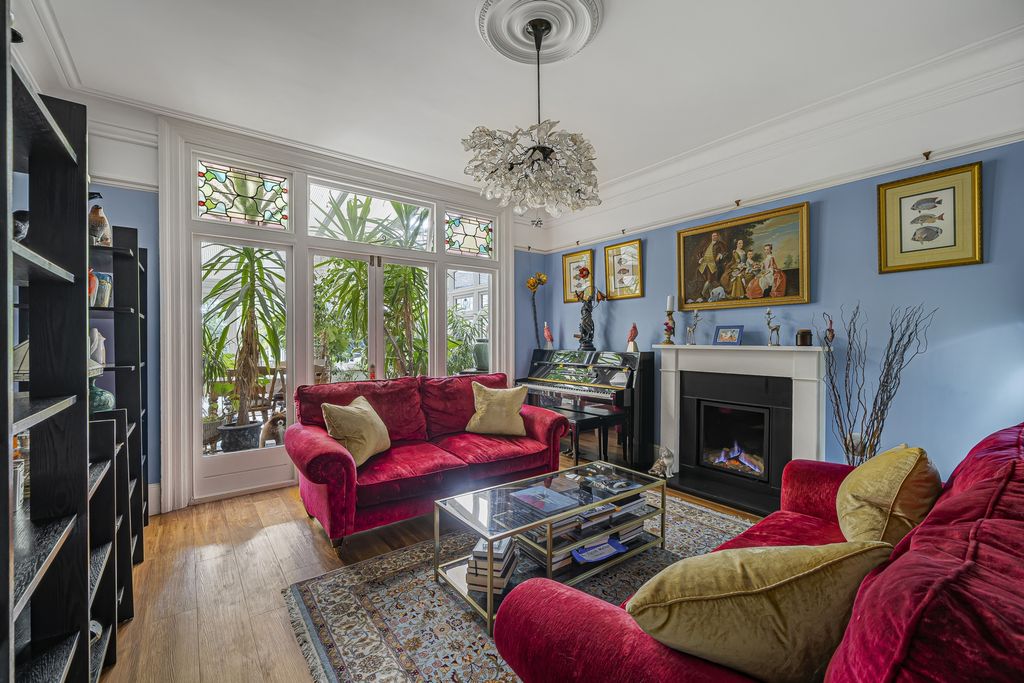 Property photo 3 of 27 Photo 6