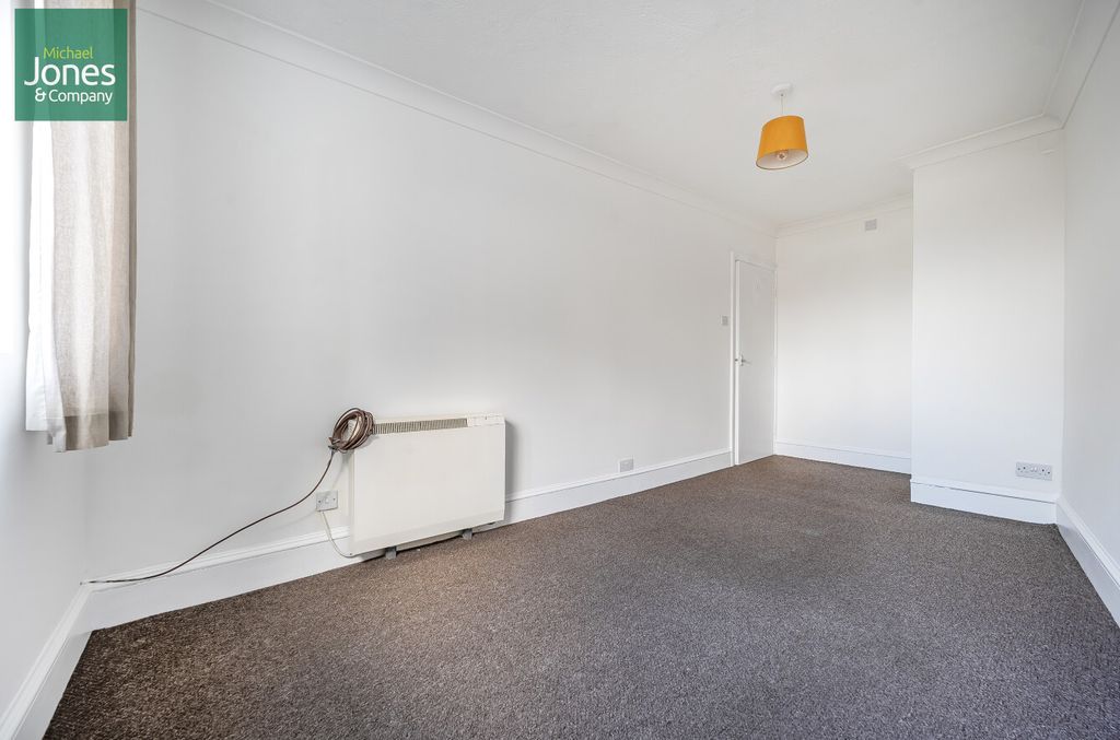 Property photo 2 of 7 Main Bedroom