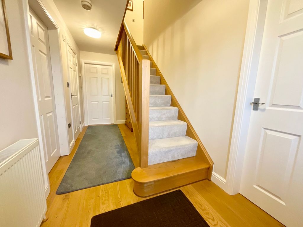 Property photo 3 of 28