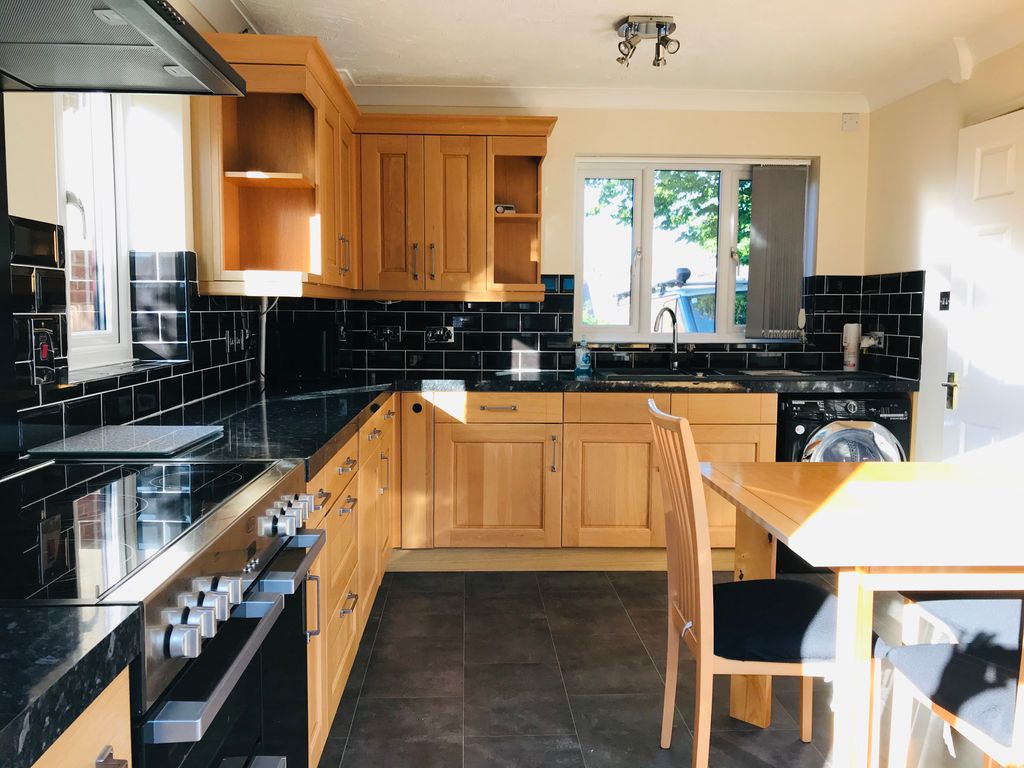 Property photo 2 of 12 Kitchen