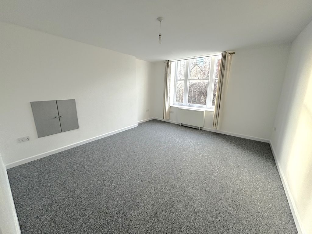 Property photo 2 of 6 Photo 04