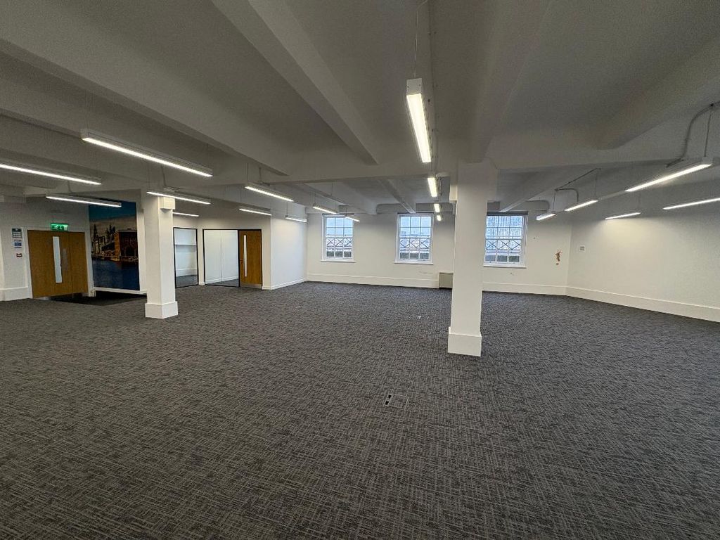 Property photo 3 of 8 Photo 4