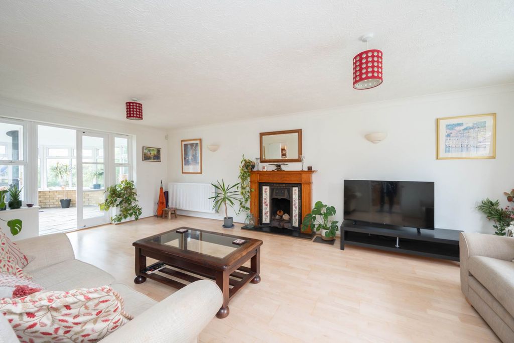 Property photo 3 of 26