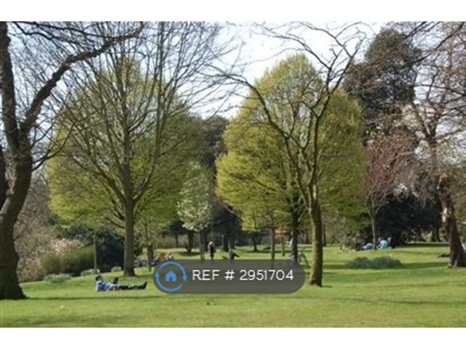 Property photo 1 of 9 Victoria Park