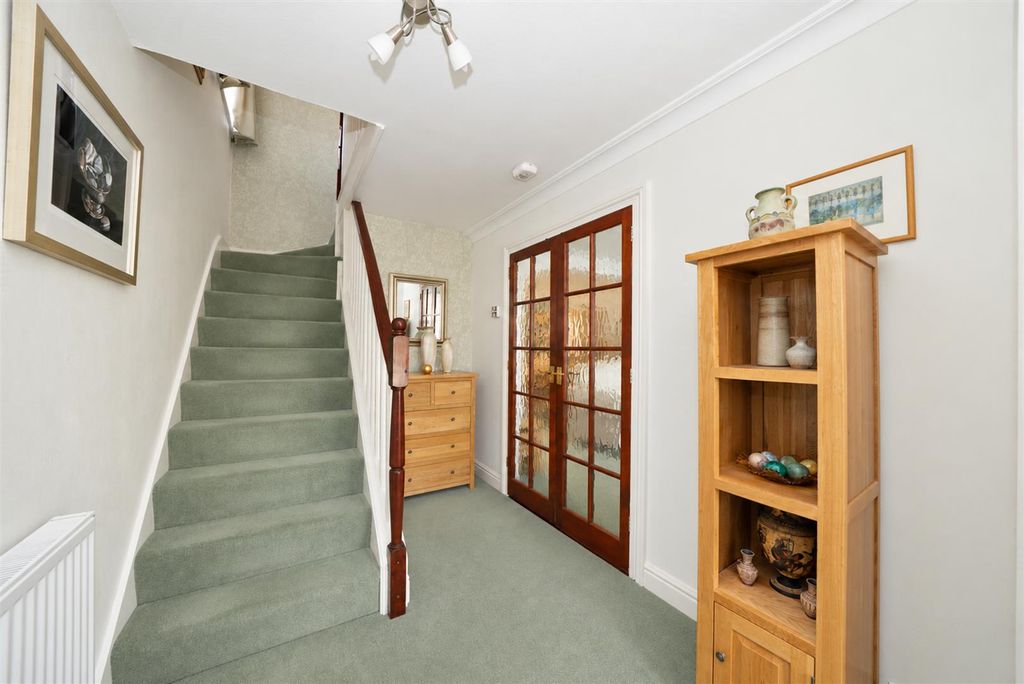Property photo 2 of 16 4-Green-Dell-Way-5344.Jpg