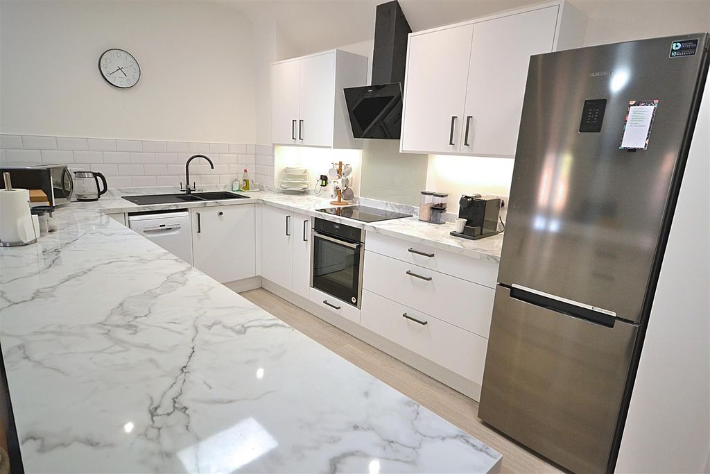 Property photo 2 of 21 62 (1).Png