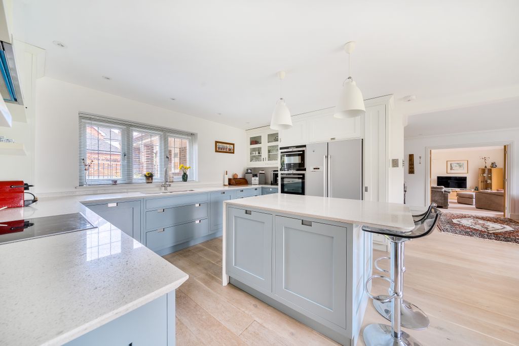 Property photo 3 of 13