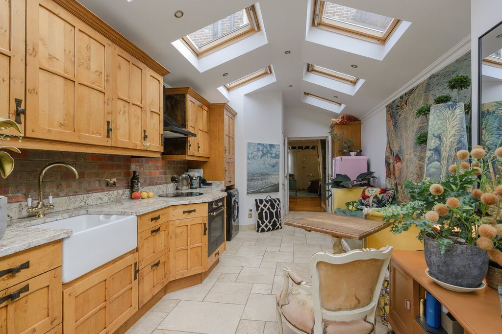 Property photo 2 of 12 Kitchen