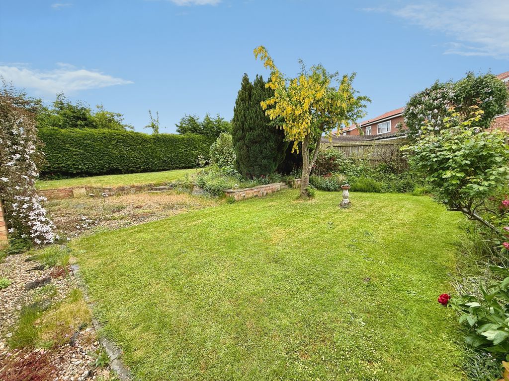 Property photo 2 of 13 Garden