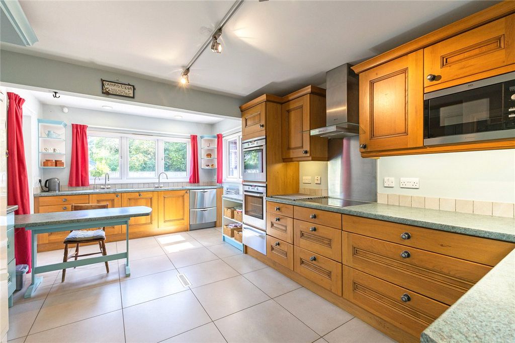 Property photo 3 of 21 Picture No. 06
