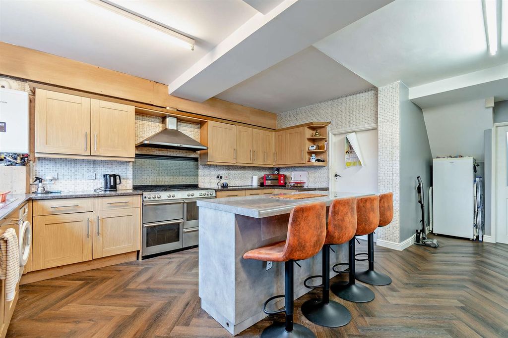 Property photo 3 of 30 8681874-Interior25-800.Jpg