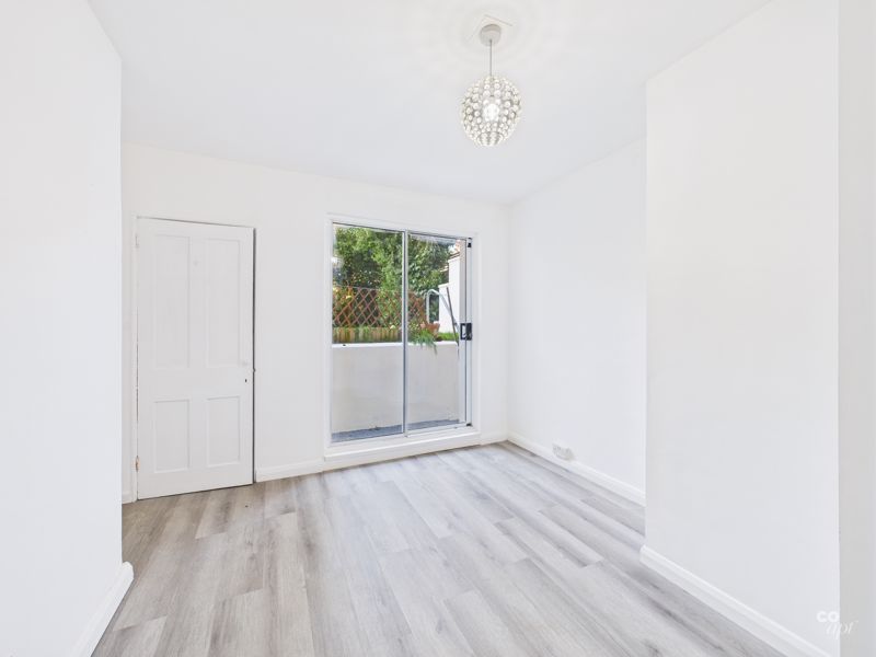 Property photo 3 of 9 Photo 6