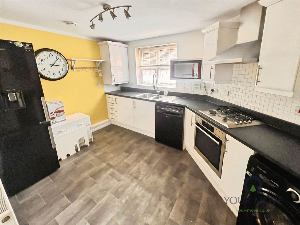 Property photo 3 of 6 Kitchen