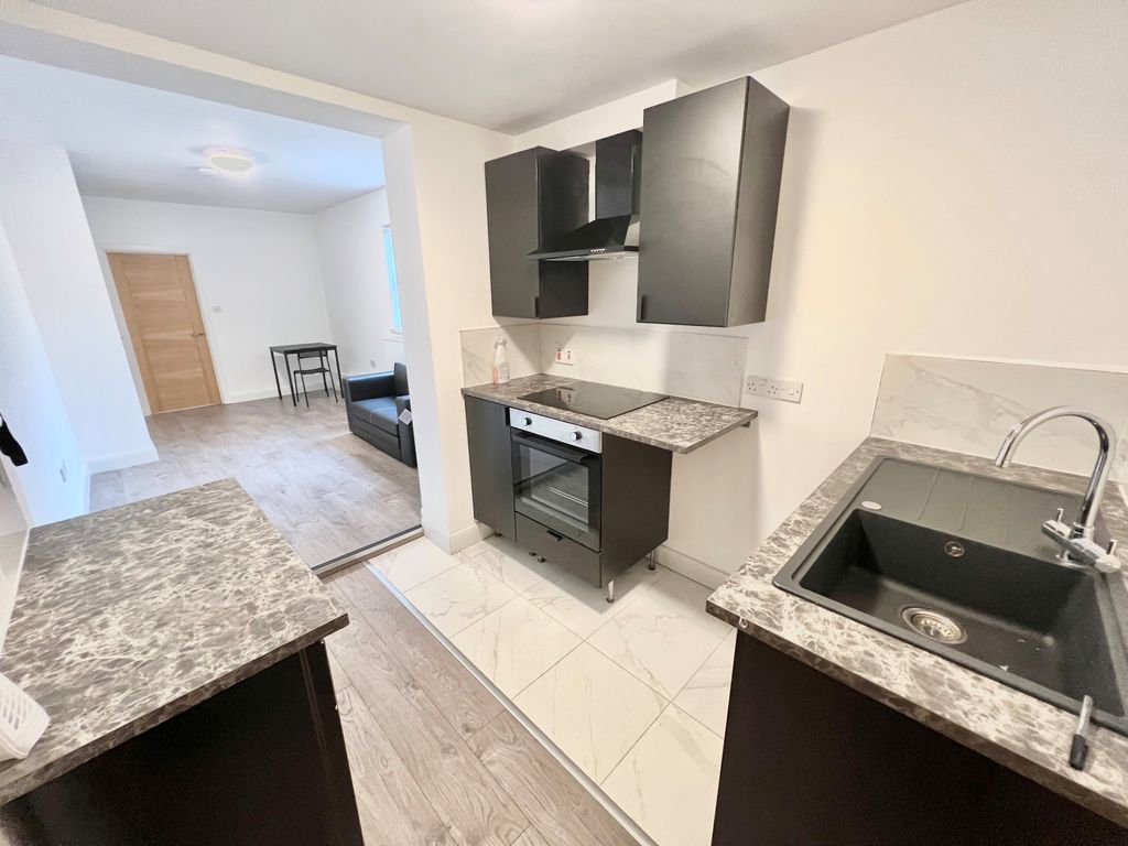 Property photo 3 of 6 Kitchen