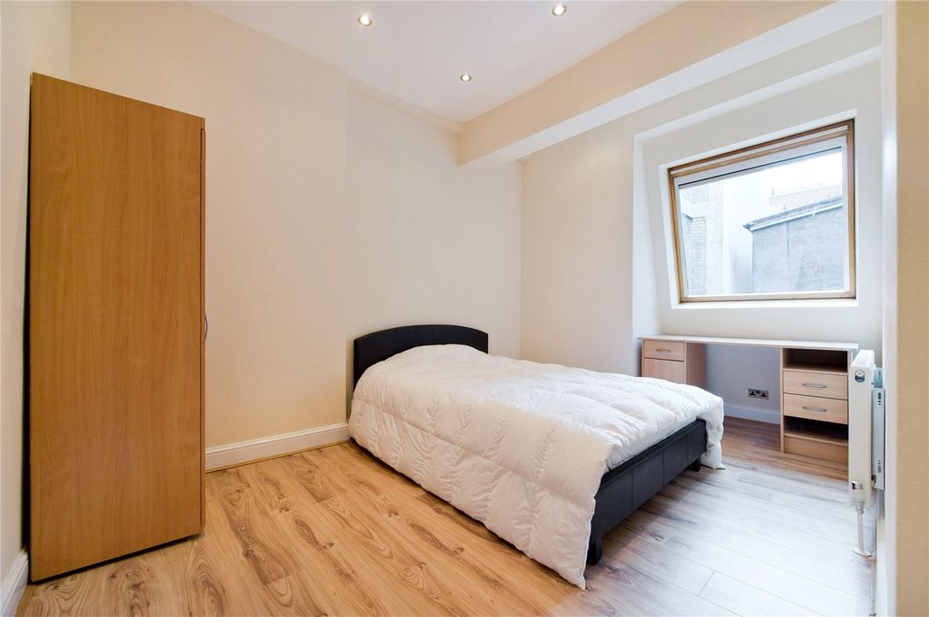 Property photo 3 of 5 Picture No. 02
