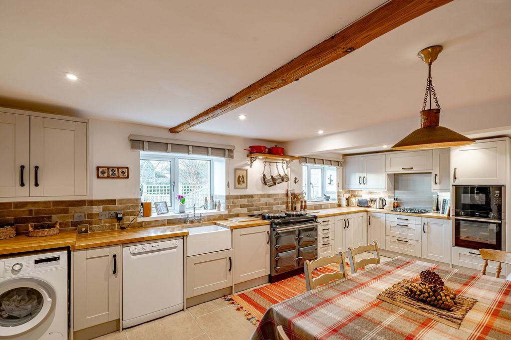 Property photo 3 of 36