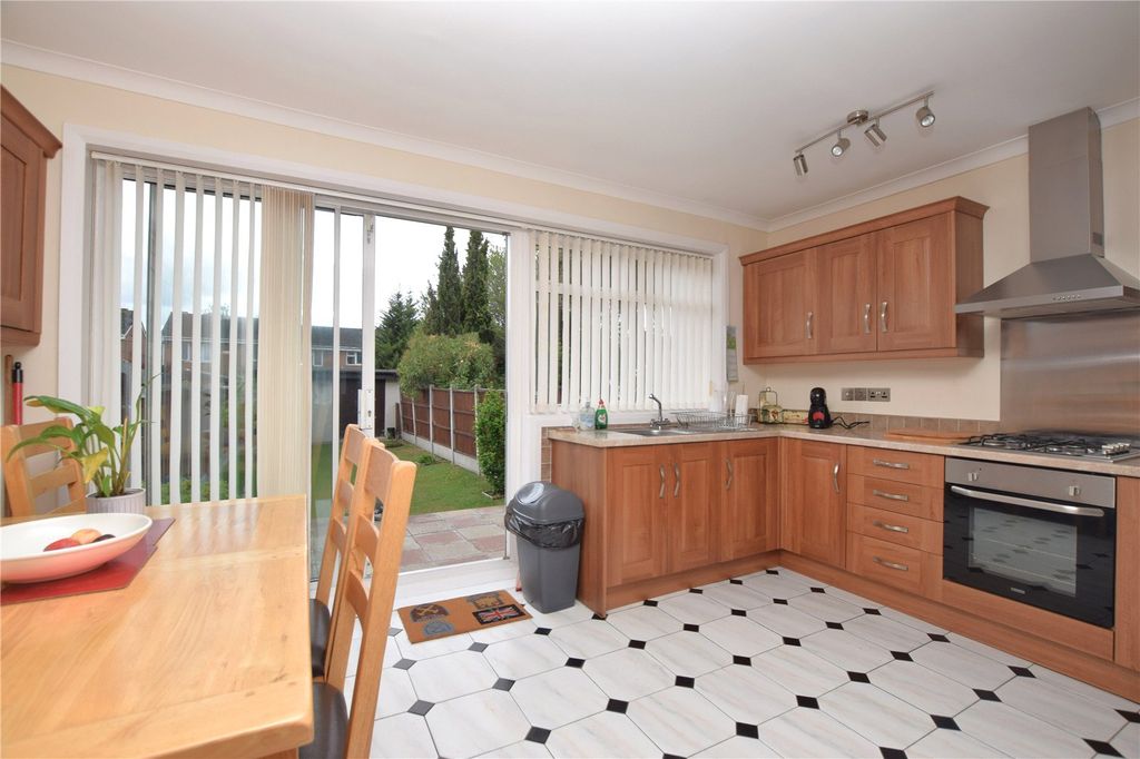 Property photo 2 of 18 Kitchen