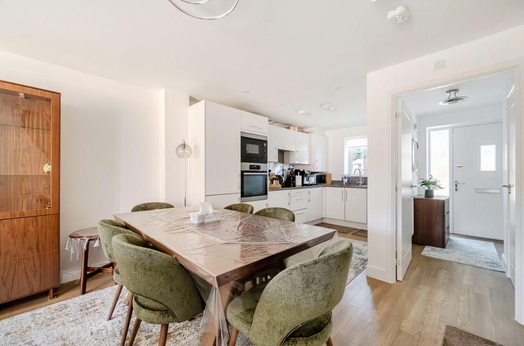 Property photo 3 of 20 Dining Area
