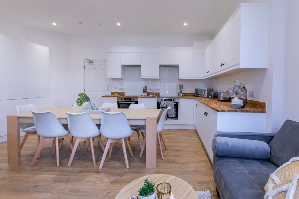 Property photo 2 of 6 Photo 4