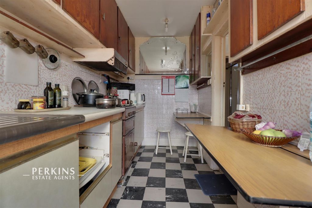 Property photo 2 of 8 Kitchen.Jpg