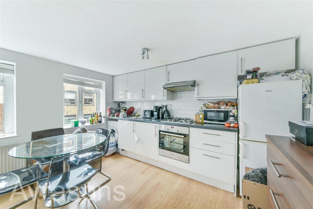 Property photo 1 of 10 Kitchen