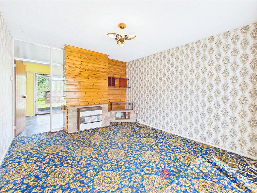 Property photo 2 of 16 Lounge