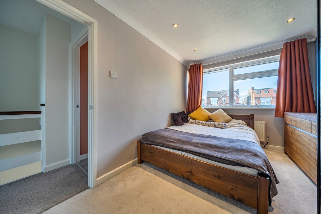 Property photo 3 of 16 4857054