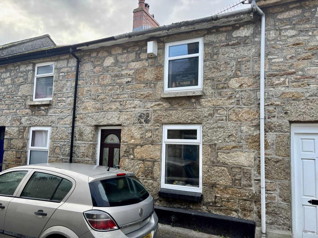 Property photo 1 of 11 3 Bedroom Mid Terraced House For Sale