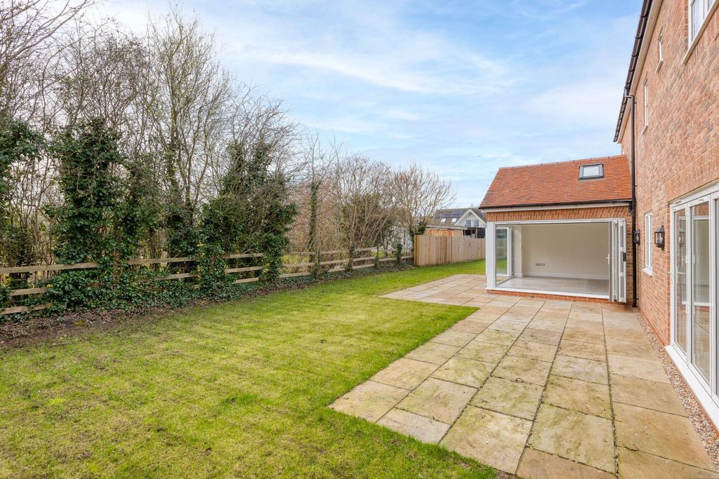 Property photo 2 of 30