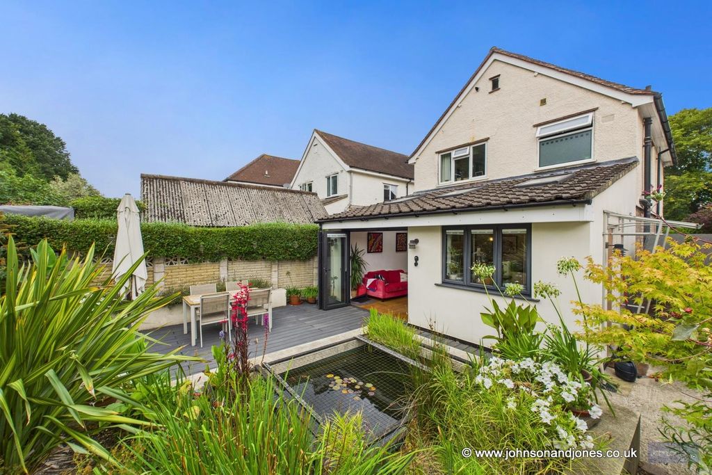 Property photo 1 of 22 19 Garden.Jpg