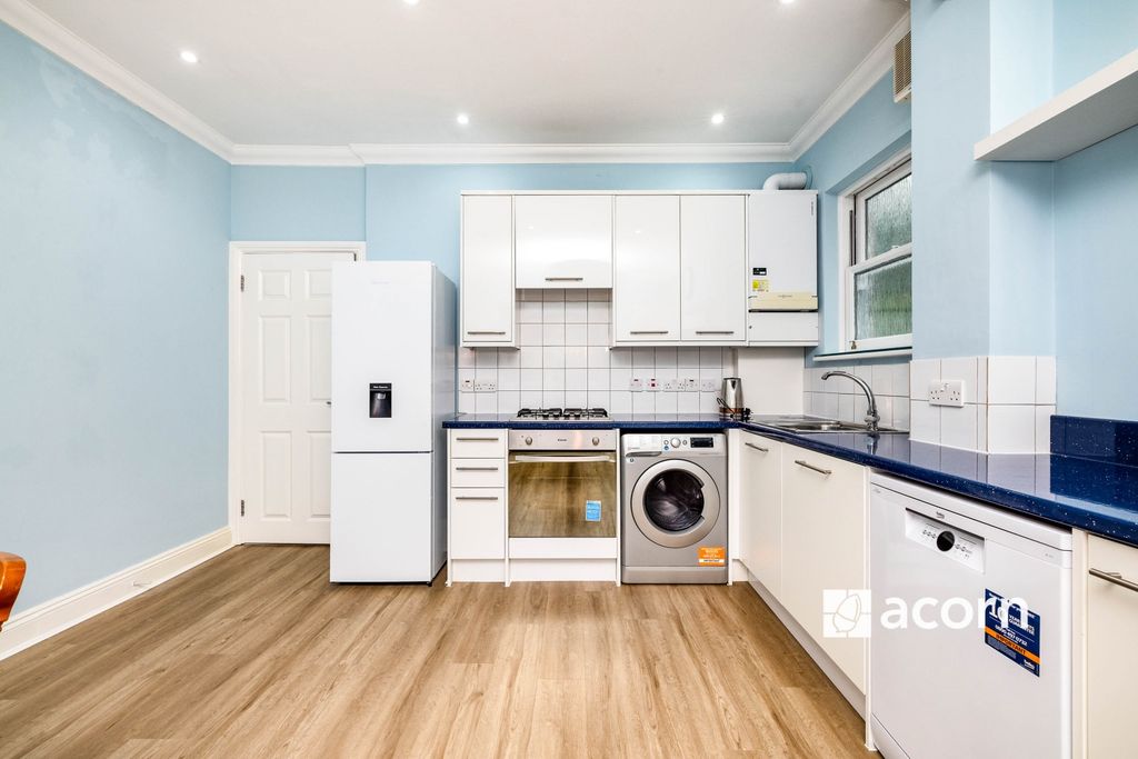 Property photo 3 of 17 Kitchen