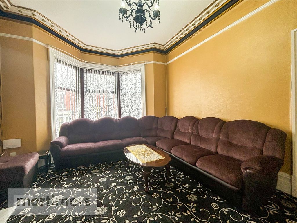 Property photo 3 of 27 Living Room