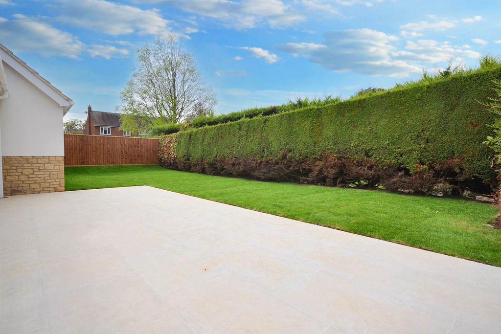 Property photo 2 of 26