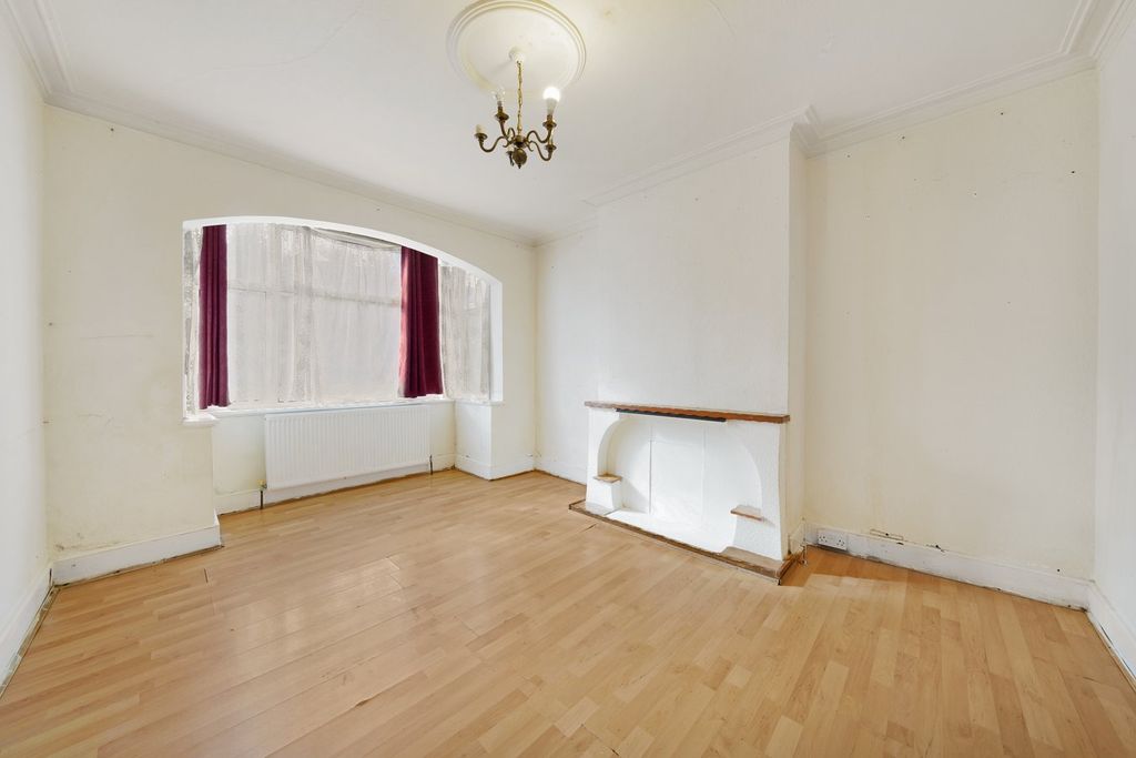 Property photo 2 of 8