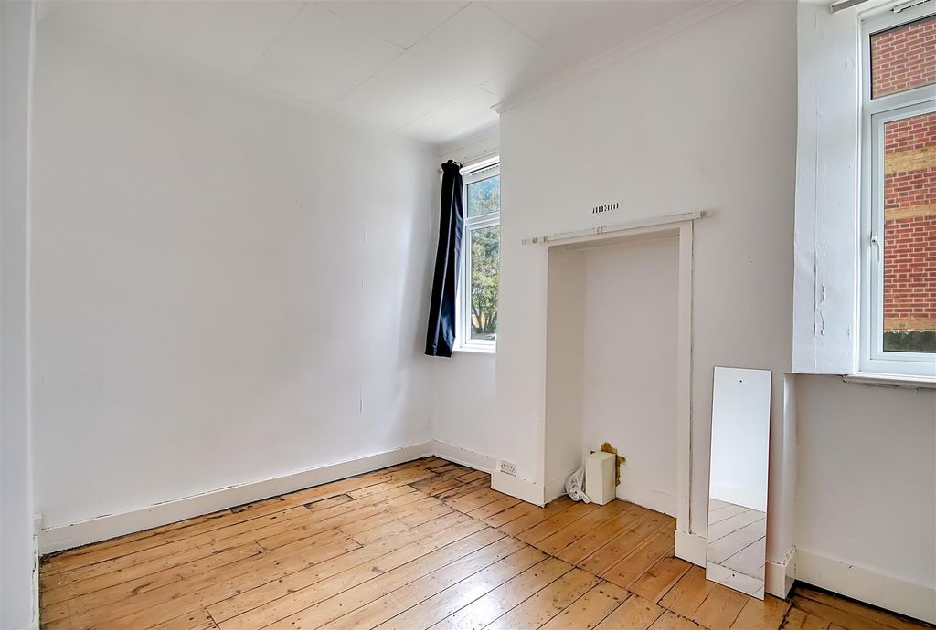 Property photo 3 of 9 Bedroom