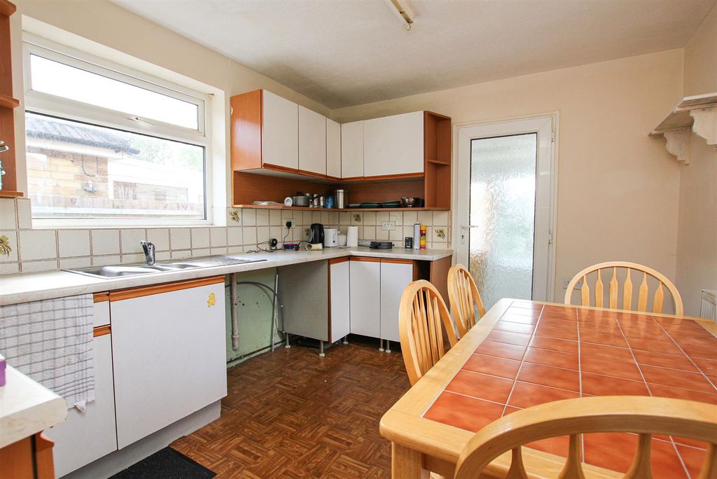 Property photo 3 of 12 Kitchen/Dining Room