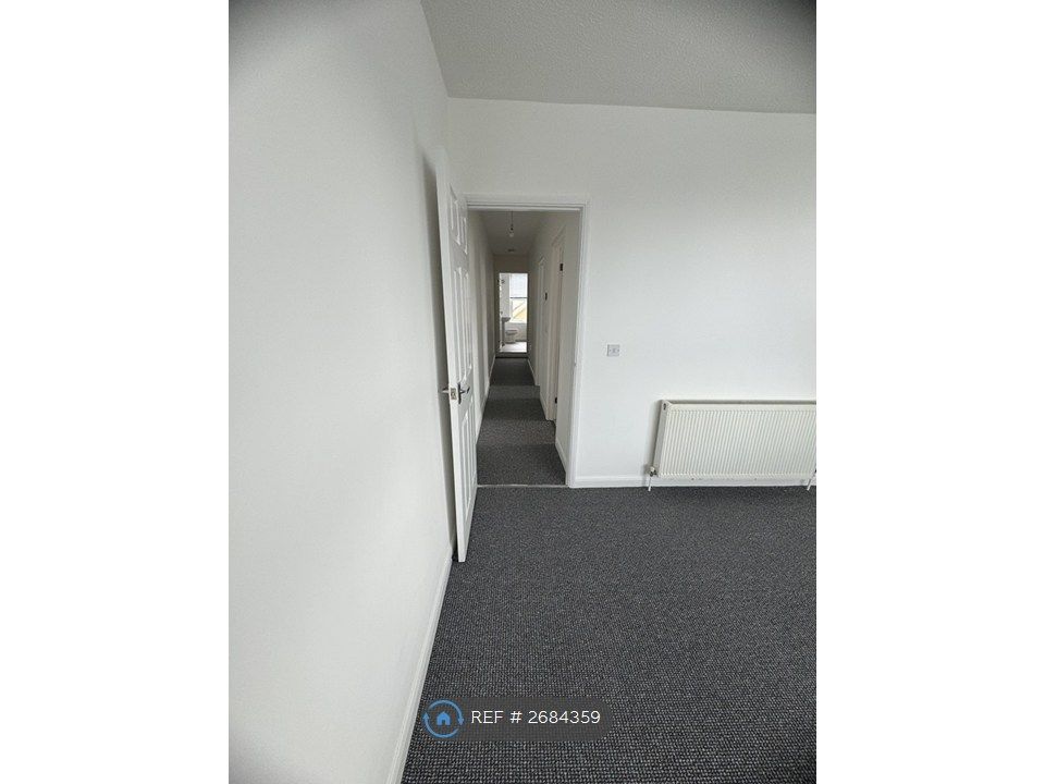 Property photo 3 of 10 Hallway